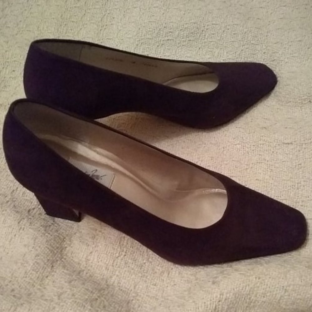 Beautiful Brown Suede Jacqueline Ferrar Pumps Size 9,  Made in Brazil